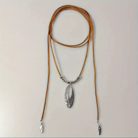 Bohemian Style Oval cutout Vintage pendant necklace - Picture 2 of 3